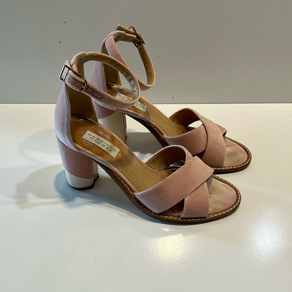 Gabriela Hearts Fabrizio Viti
Daisy Embellished Sandals